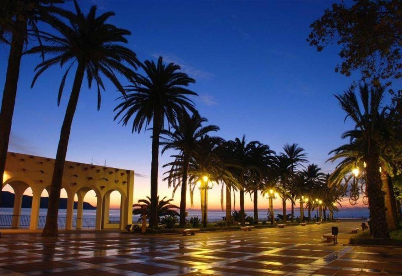 Valparaiso - Burriana Beach Nerja Exterior photo