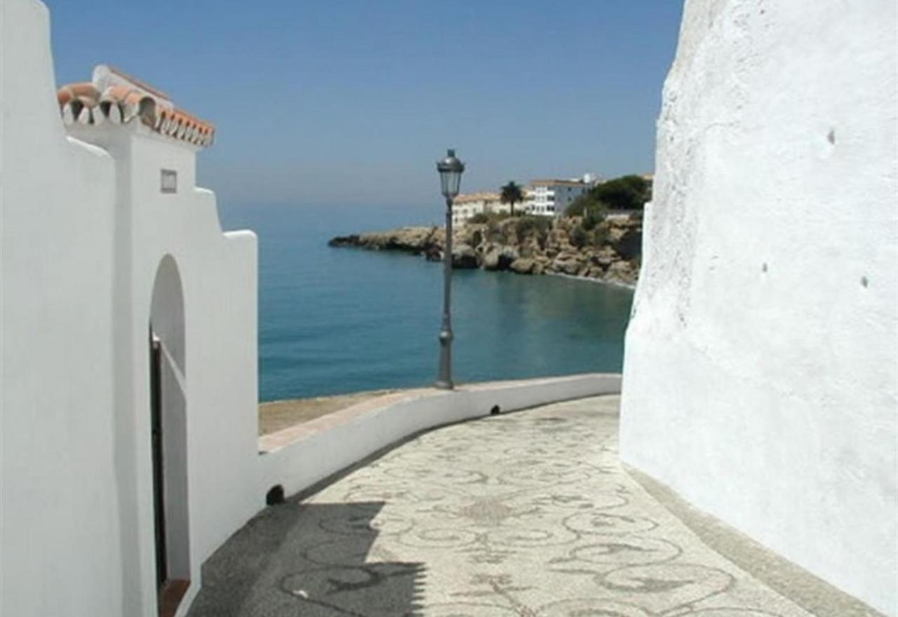 Valparaiso - Burriana Beach Nerja Exterior photo